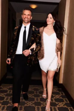 Pull-Through Faux-Fur Shoulder Wrap -Blissful Brides Shop OW2137 PDP Crop JAN12 1920x2880