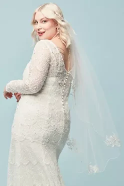 Lace Applique Pearl Scalloped Mid-Length Veil -Blissful Brides Shop V539 PDP Crop JAN12 1920x2880