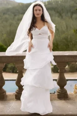 Reimagine Recycled Tulle Mid-Length Veil -Blissful Brides Shop V665 3 PDP Crop MAR16 1920x2880