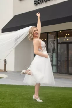 Round Crystal Edge Tulle Mid-Length Veil -Blissful Brides Shop V830 PDP Crop MAY3 1920x2880